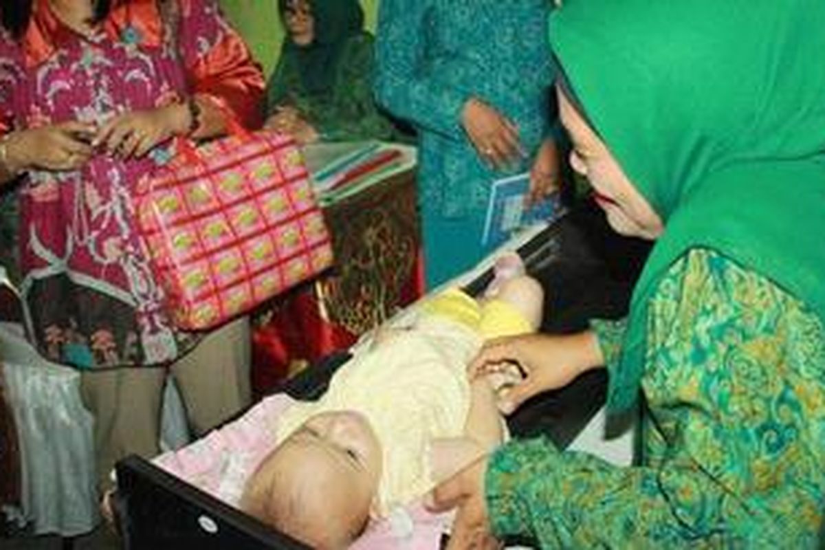 Ada yang menarik dan unik dari posyandu Husada Sari I Perum Depkes Blok D Rt 1 Rw 3 kelurahan Kramat Utara, Kecamatan Magelang Utara Kota Magelang. Posyandu tersebut memiliki Sekolah Ibu Sehat Terpadu (Sister) yang melibatkan beberapa dokter dan bidan sebagai pengajar. Layanan tersebut memberikan pemahaman dan pelatihan untuk warga setempat tentang penanggulangan awal di bidang kesehatan.