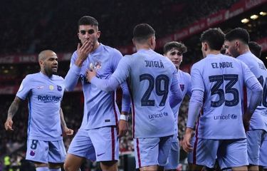 Penyerang Barcelona, Ferran Torres, merayakan gol bersama rekan setim seusai mencetak gol dalam pertandingan babak 16 besar Copa del Rey antara Athletic Bilbao vs Barcelona di Stadion San Mames, Kamis (20/1/2021) atau Jumat dini hari WIB.
