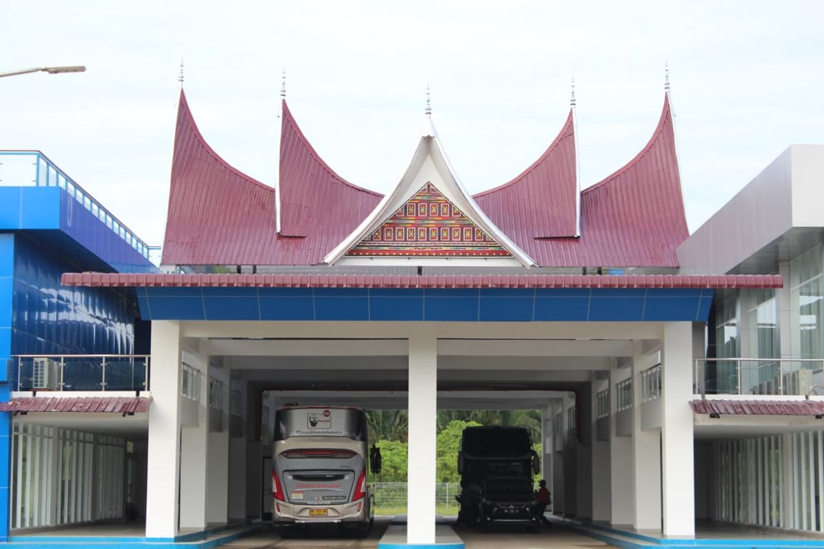 Bus PO SAN di Terminal Anak Air Padang