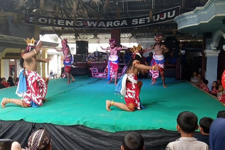 Penampilan Tari Soreng di Magelang.