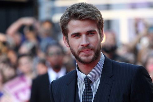 Setelah Gugat Cerai Miley Cyrus, Liam Hemsworth Terlihat Mesra dengan Maddison Brown