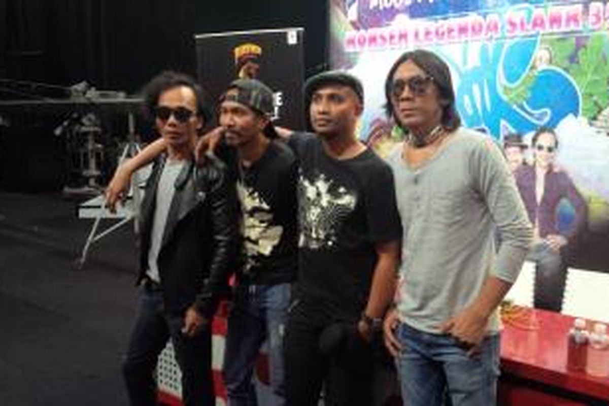 Grup band Slank diabadikan dalam jumpa pers konser ulang tahunnya yang ke-32, di Auditorium TVRI, Senayan, Jakarta Pusat, Sabtu (26/12/2015).