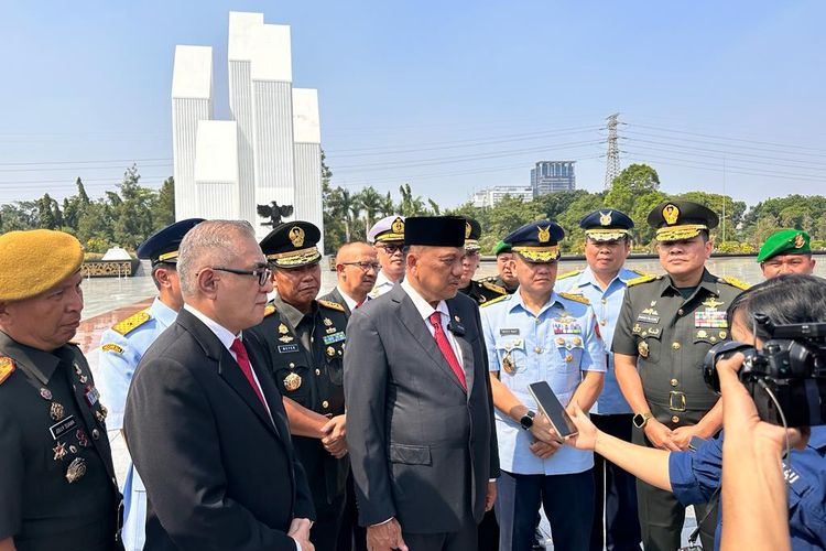 Gubernur Sulut Olly Dondokambey mengunjungi TMP Kalibata, Sabtu (16/9/2023).