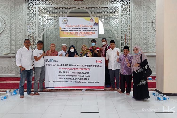 Bantuan TJSL disalurkan Hutama Karya dalam bentuk dana untuk perbaikan sarana ibadah Masjid Raya Kampung Baru, Kota Pariaman, Sumatera Barat (Sumbar).