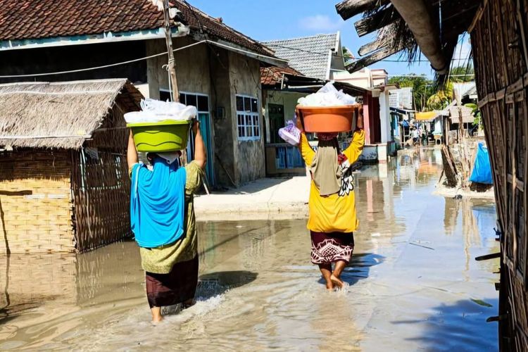 Banjir Rob di Kepulauan Sumenep, Air Juga Muncul dari Dalam Tanah