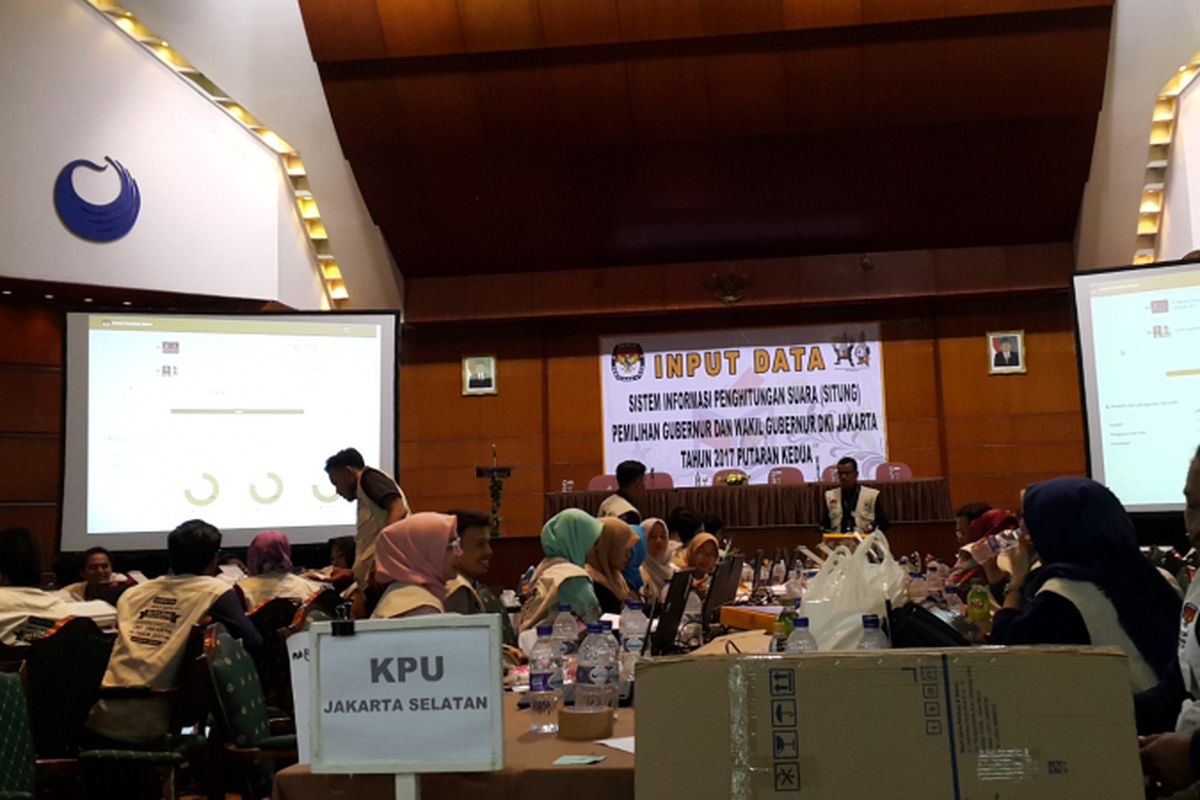 KPU DKI Jakarta selesai melakukan real count putaran kedua Pilkada DKI Jakarta 2017 di Hotel Bidakara, Jakarta Selatan, Kamis (20/4/2017) malam.