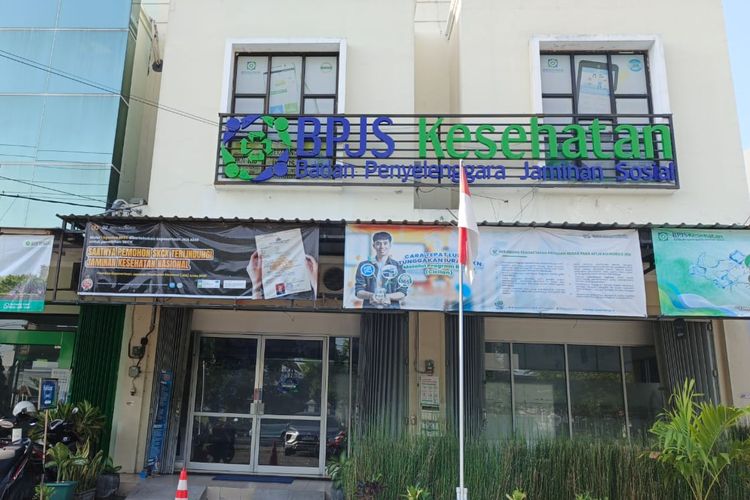 Ilustrasi cara cek tagihan BPJS Kesehatan dengan JKN Mobile pakai NIK di HP.