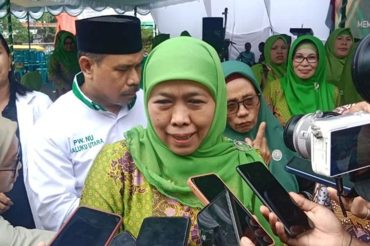 Gubernur Jawa Timur Khofifah Indar Parawansa resmi menyatakan dukungan terhadap Paslon nomor 02  Prabowo Subianto - Gibran Rakabuming Raka pada Pilpres 2024, Sabtu (13/1/2024). ANTARA/Abdul Fatah (Abdul Fatah)