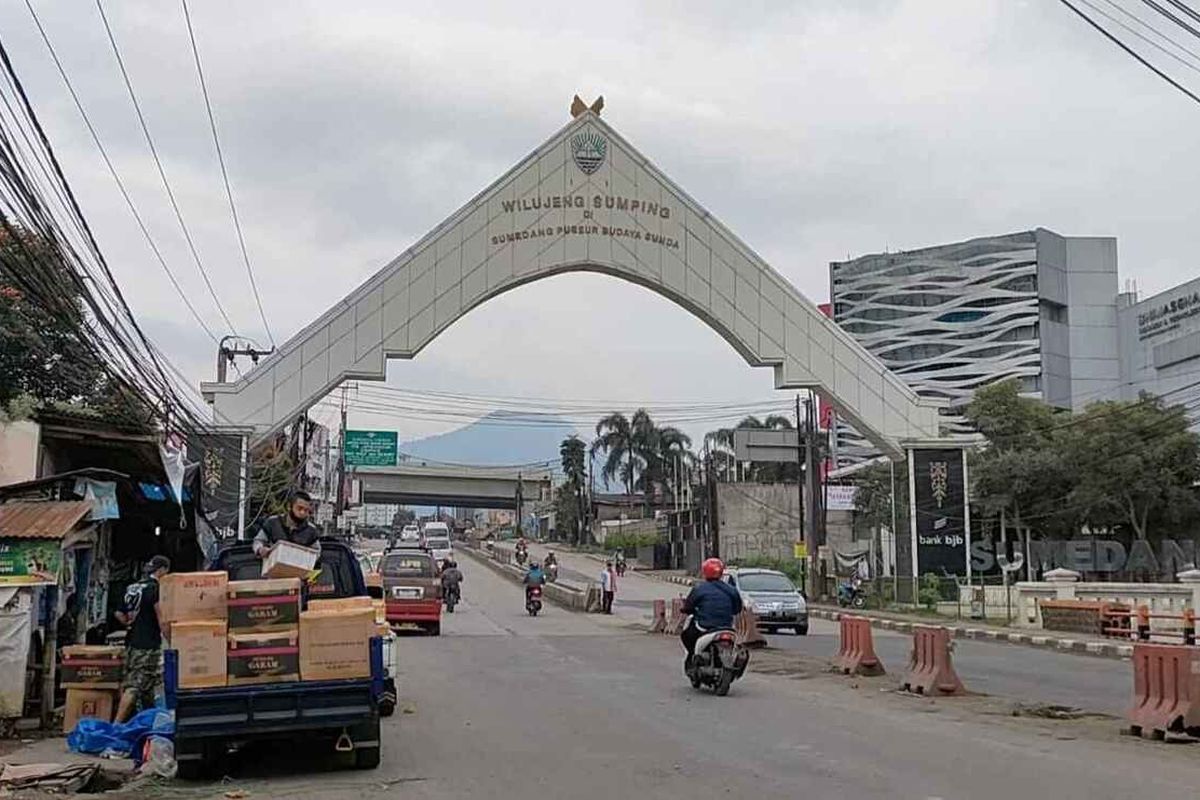 Jelang Nataru, Polres Sumedang akan memperketat kendaraan masuk dengan membangun pos check point. Salah satunya di wilayah Jatinangor yang menjadi perbatasan Sumedang-Bandung. 