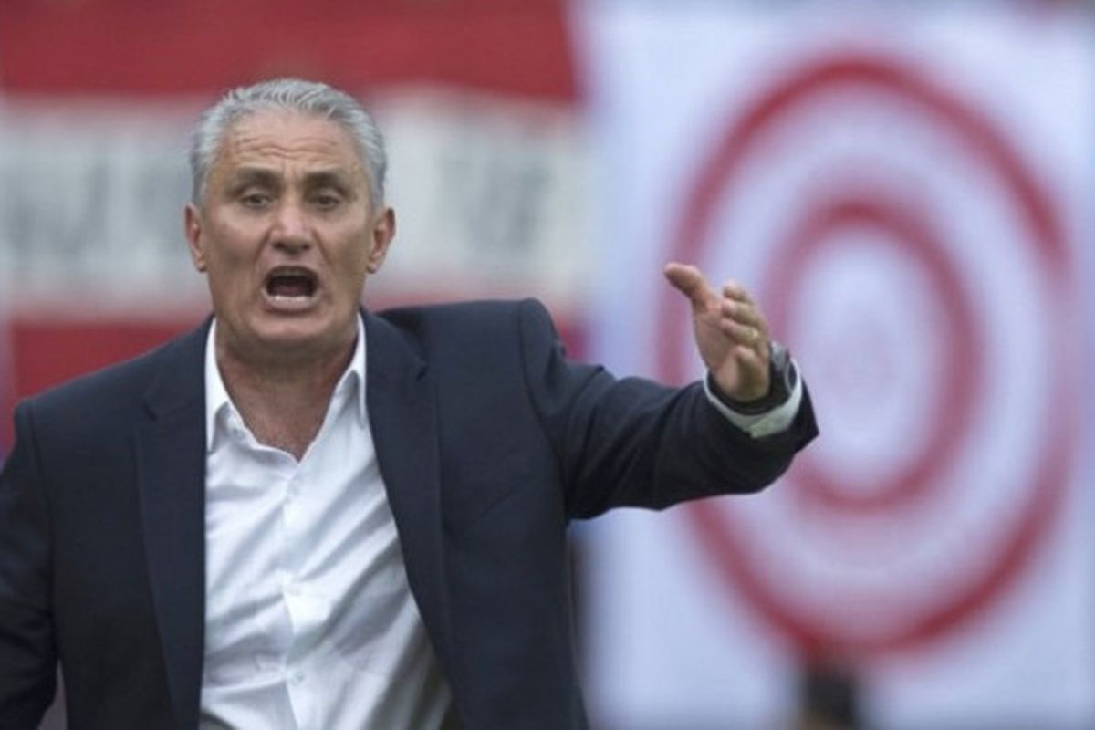 Ekspresi pelatih Brasil, Tite, dalam laga persahabatan kontra Austria di Stadion Ernst Happel, Wien, Austria pada 10 Juni 2018.
