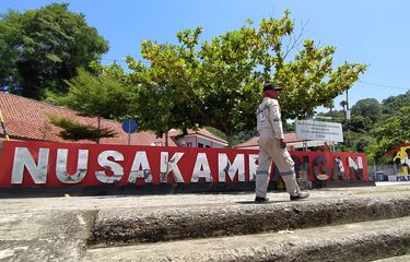 Suasana di Dermaga Sodong Pulau Nusakambangan, Kabupaten Cilacap, Jawa Tengah, beberapa waktu lalu.
