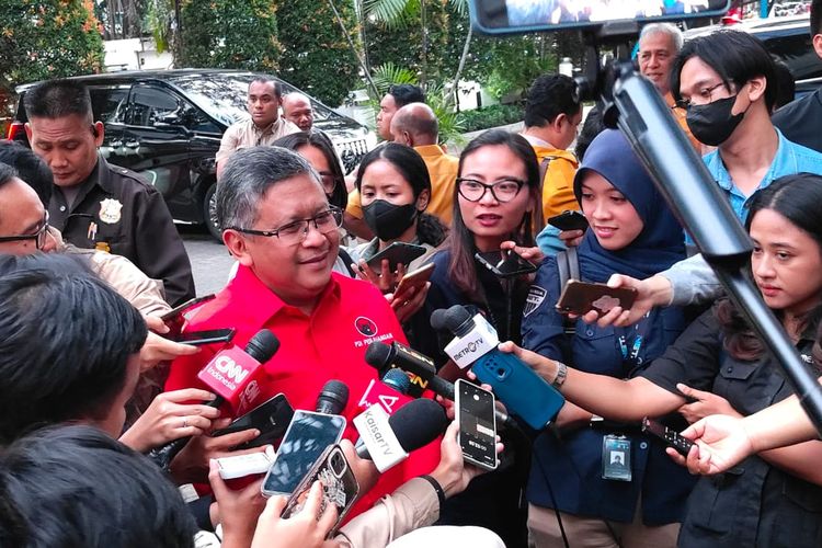 Sekretaris Jenderal PDI-P Hasto Kristiyanto ditemui di Gedung High End, kawasan Jakarta Pusat, Rabu (13/9/2023).