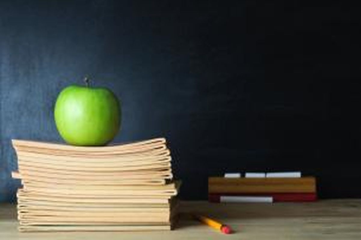 Guru adalah ujung tombak pendidikan nasional. Bukan kurikulum, bukan buku paket, bukan fasilitas lengkap dan canggih. 