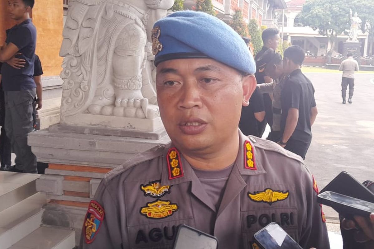 Kabid Propam Polda Bali, Kombes Pol I Ketut Agus Kusmayadi,  saat menyampaikan perkembangan kasus indisipliner anggota Polda Bali inisial Bripda KRI, di Mapolda Bali, pada Jumat (17/3/2023). Kompas.com/ Yohanes Valdi Seriang Ginta