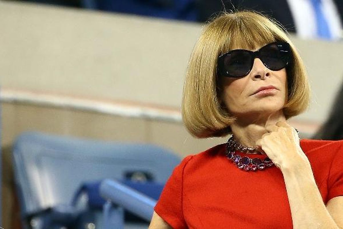 Pemimpin Redaksi malajah Vogue, Anna Wintour, hadir menyaksikan pertandingan pada hari pertama AS Terbuka di USTA Billie Jean King National Tennis Center, New York, Senin (25/8/2014).