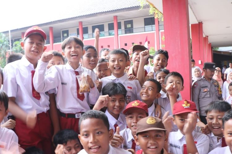 Kebijakan penambahan rombongan belajar (rombel) hingga penggratisan biaya SD dan SMP swasta dinilai masih menjadi solusi terhadap PPDB Zonasi di Kota Tangerang