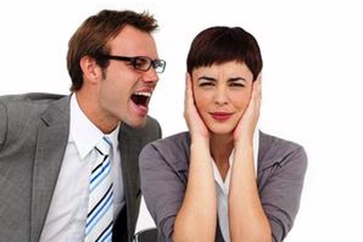 Ketika pegawai hanya mengeluh tentang bosnya, itu adalah awal dari stres akan terus terjadi. 