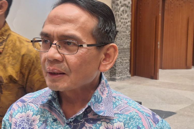 Kepala Eksekutif Pengawas Lembaga Pembiayaan, Perusahaan Modal Ventura, Lembaga Keuangan Mikro, dan Lembaga Jasa Keuangan Lainnya OJK Agusman ketika ditemui pada  Pertemuan Tahunan Industri Jasa Keuangan (PTIJK) Tahun 2025 di Jakarta, Selasa (11/2/2025).