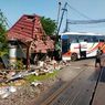 Bus Jawa Indah Transindo Tabrak Pos Kereta Api hingga Nyaris Ambruk