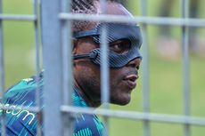 Penampilan Baru Bek Persib Victor Igbonefo dengan Topengnya 