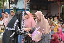 Bupati Brebes Kunjungi 44 Desa dan Bagikan Ribuan Sembako Selama Ramadhan