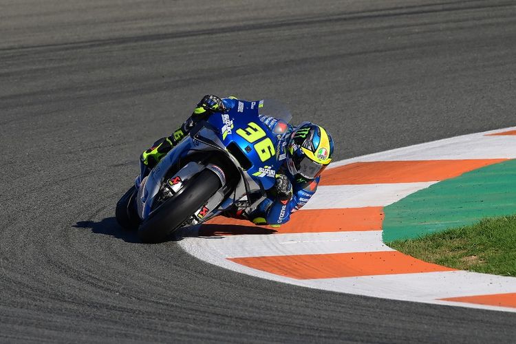 Joan Mir saat berlaga di MotoGP Valencia. (Photo by LLUIS GENE / AFP)