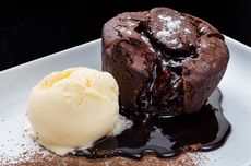 Resep Chocolate Lava Cake, Kue Praktis Panggang 10 Menit