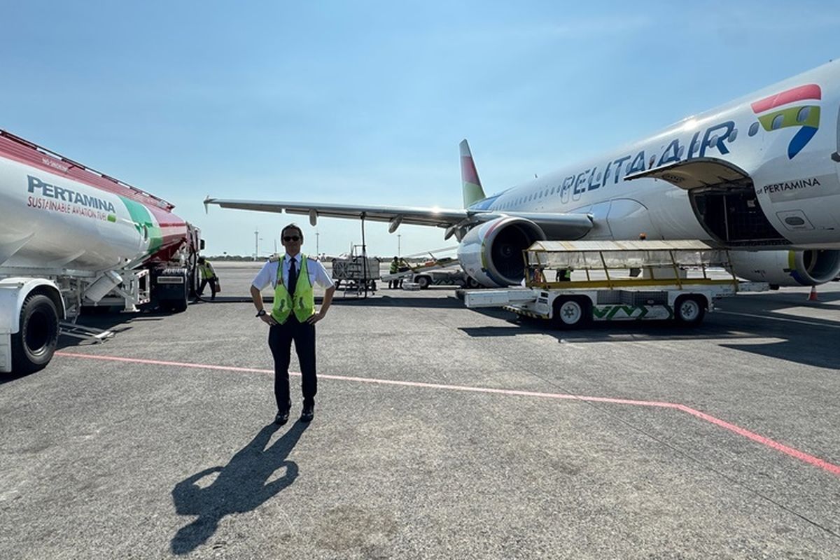 PT Pelita Air Service (PAS) resmi meluncurkan penerbangan komersial menggunakan Sustainable Aviation Fuel (SAF) pada rute Denpasar-Jakarta pada Jumat (20/9/2024), bertepatan dengan rangkaian Bali International Air Show 2024.