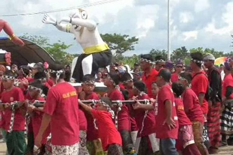 Pawai ogoh-ogoh unik untuk menyambut hari raya Nyepi jadi wahana wisata religi yang meriah di mateng