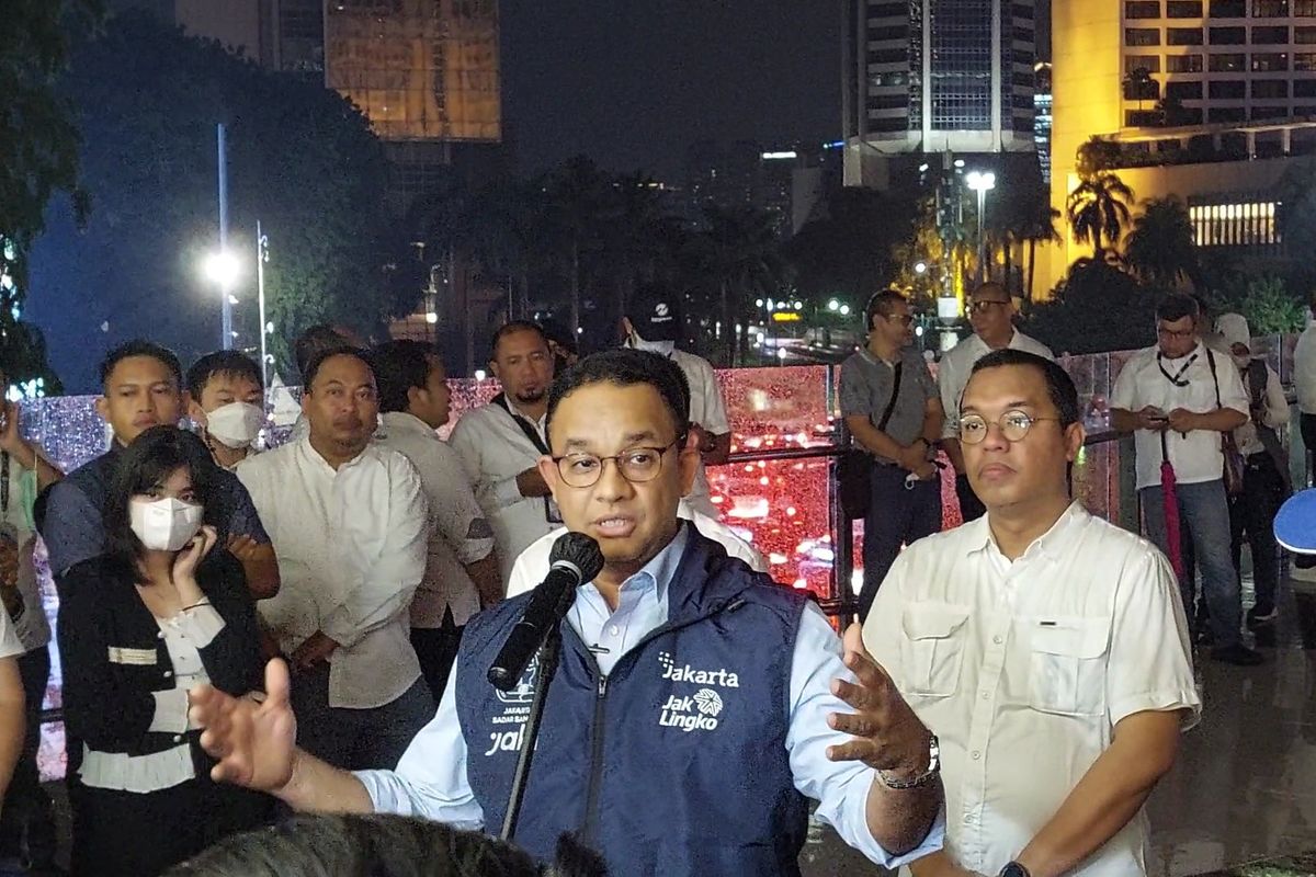 Gubernur DKI Jakarta Anies Baswedan meresmikan penggunaan Halte Bundaran HI di Jalan MH Thamrin, Jakarta Pusat pada Sabtu (15/10/2022) petang. 