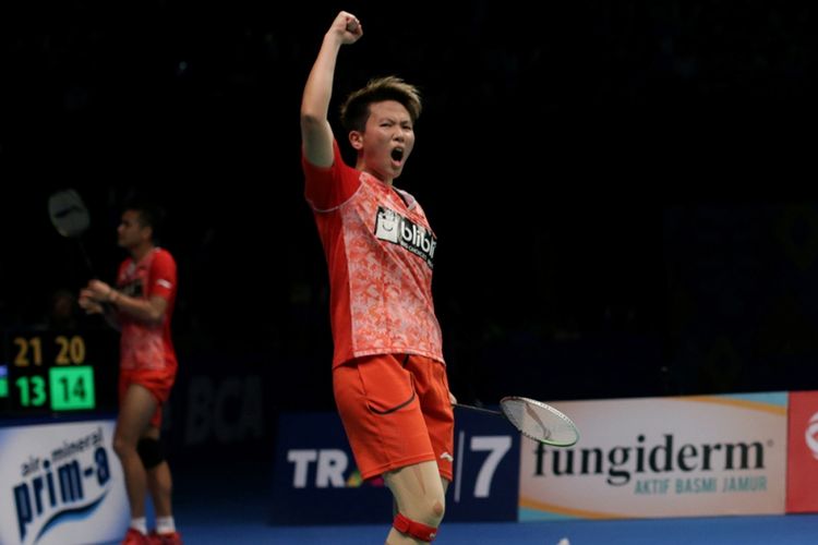 Ekspresi kemenangan Liliyana Natsir saat berpasangan dengan Tontowi Ahmad, seusai menundukkan Chan Peng Soon/Yen Wei Peck dari Malaysia di babak semifinal BCA Indonesia Open Super Series Premier 2017 di Plenary Hall, Jakarta Convention Center, Sabtu (17/6/2017).