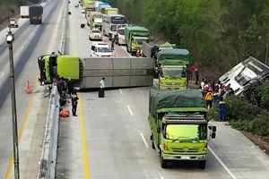 Bus Tabrak Truk Trailer di Tol Terpeka Lampung, Sopir Tewas, 7 Penumpang Luka