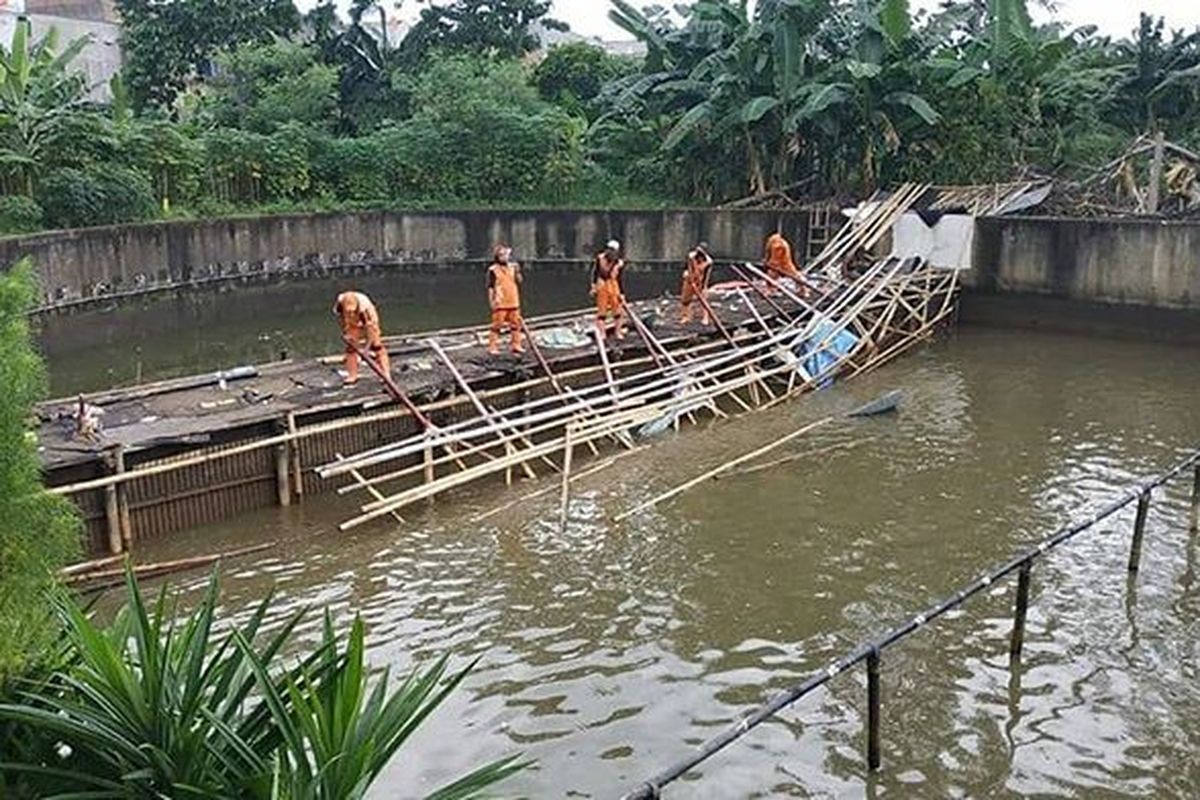 Tempat pemancingan di kawasan Kali Sunter, Kelurahan Cipinang Melayu, Jakarta Timur, Rabu (21/10/2020)