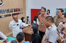 Cerita Guru SLBN 1 Sumbawa Raih Penghargaan Nasional Lewat Media Papan Rasi Bintang Difabel Grahita