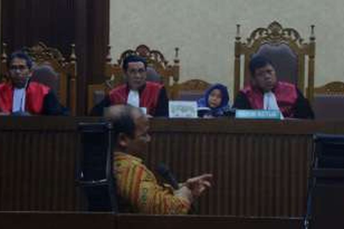 Mantan Kepala Pusat Pelaporan dan Analisis Transaksi Keuangan Yunus Husein menjadi saksi ahli dalam sidang kasus pencucian uang atas terdakwa Mohamad Sanusi di Pengadilan Tipikor, Senin (21/11/2016). 