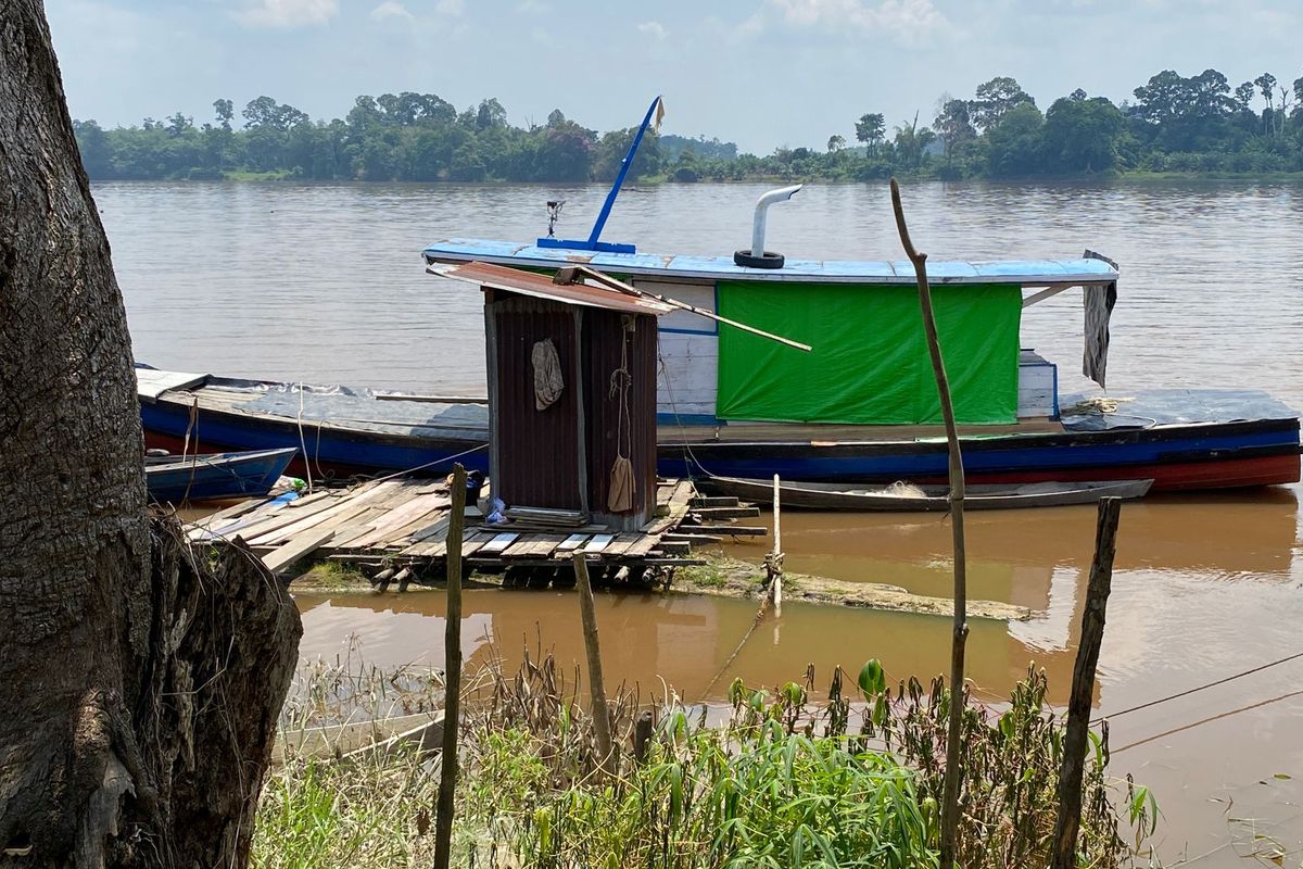Potret jamban di hilir Sungai Kapuas, Kalimantan Barat, Jumat (26/9/2025). 