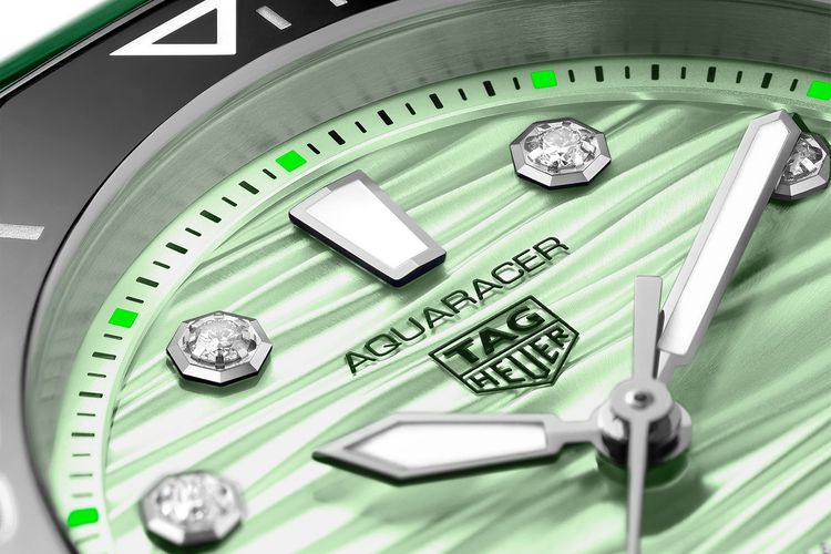 TAG Heuer Aquaracer Professional 300 Naomi Osaka Limited Edition