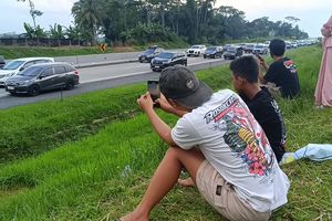 Lambaian Tangan, Hiburan bagi Pemudik yang Terjebak Macet di Tol