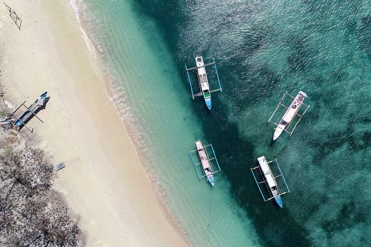 Lanskap pantai pink di Jerowaru, Lombok Timur, NTB, Sabtu (3/8/2019). Pantai Pink Lombok merupakan salah satu destinasi wisata di Lombok Timur yang makin populer karena memiliki keindahan alam dan keunikan pasirnya yang berwarna merah muda.