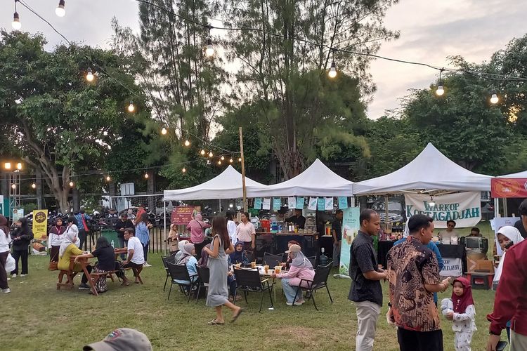 Suasana Pasaraya Padmanaba di stand-stand kuliner legendaris, Jumat (3/10/2025)