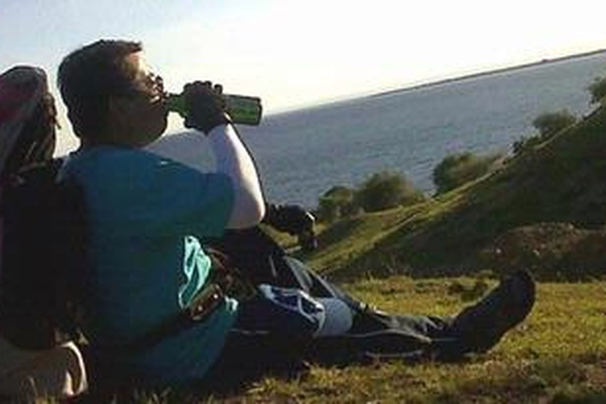 Herman "The Walker" Wenas di Sumbawa, Nusa Tenggara Barat. 