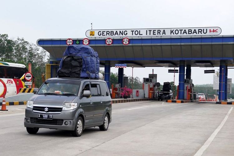 Total 869.996 kendaraan melintasi ruas-ruas JTTS yang dikelola Hutama Karya sejak 15-19 April, angka tersebut naik 32,9 persen dibanding VLL Normal, Kamis (20/4/2023). 