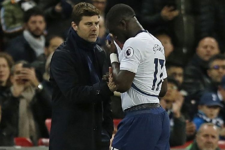 Mauricio Pochettino menarik keluar Moussa Sissoko pada laga Tottenham Hotspur vs Manchester United di Stadion Wembley dalam lanjutan Liga Inggris, 13 Januari 2019. 