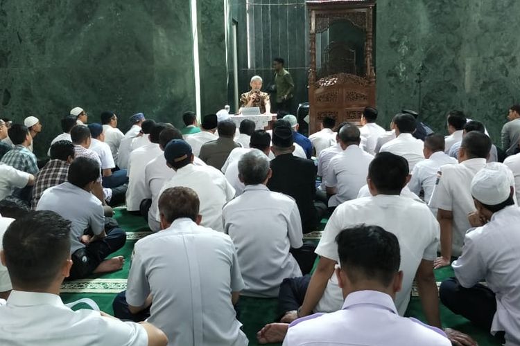 Felix Siauw menjadi penceramah dalam acara kajian bulanan yang digelar di Masjid Fatahillah Balai Kota DKI Jakarta, Jakarta Pusat, Rabu (26/4/2019) siang. 
