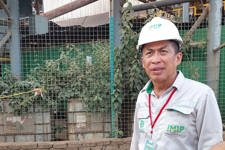 Managing Director PT Indonesia Morowali Industrial Park (IMIP) Hamid Mina saat menemani kunjungan media ke kawasan IMIP, Kamis (18/1/2024).