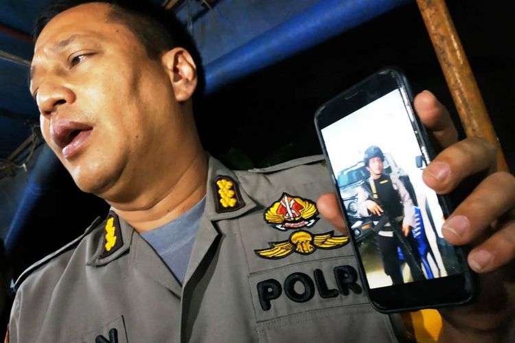 Kabid Humas Polda Sumut Kombes Tatan Atmaja menunjukkan video penggeledahan yang dilakukan Ditreskrimsus Polda Sumut di rumah Direktur PT ALAM pada Kamis (31/1/2019) malam