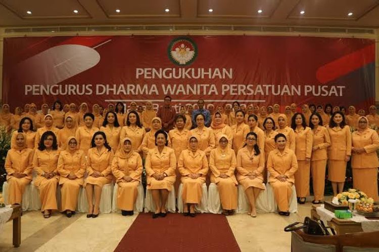 Pengukuhan Pengurus Dharma Wanita Persatuan (DWP) Pusat masa bakti 2019-2024 berlangsung pada hari Kamis, 6 Februari 2020 bertempat di Gedung Dharma Wanita Persatuan Pusat, Jakarta. 