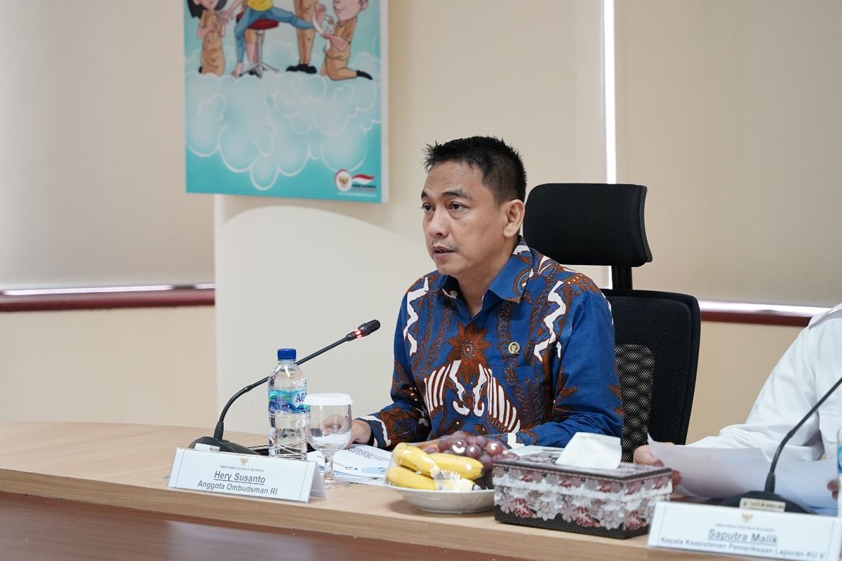 Anggota Ombudsman Hery Susanto saat konferensi pers terkait Blok Mandiodo di Kantor Ombudsman RI, Jakarta, Selasa (23/1/2024). 