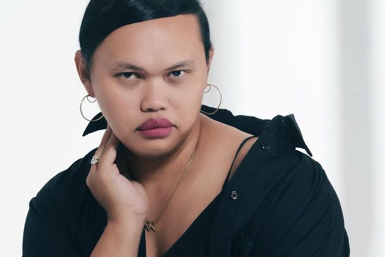 Biodata Wanda Hara, fashion stylist andalan artis Indonesia.