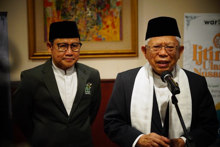 Wakil Presiden Ma'ruf Amin didampingi Ketua Umum PKB Muhaimin Iskandar memberikan keterangan pers seusai membuka Ijtima Ulama Nusantara di Jakarta, Jumat (13/1/2023).